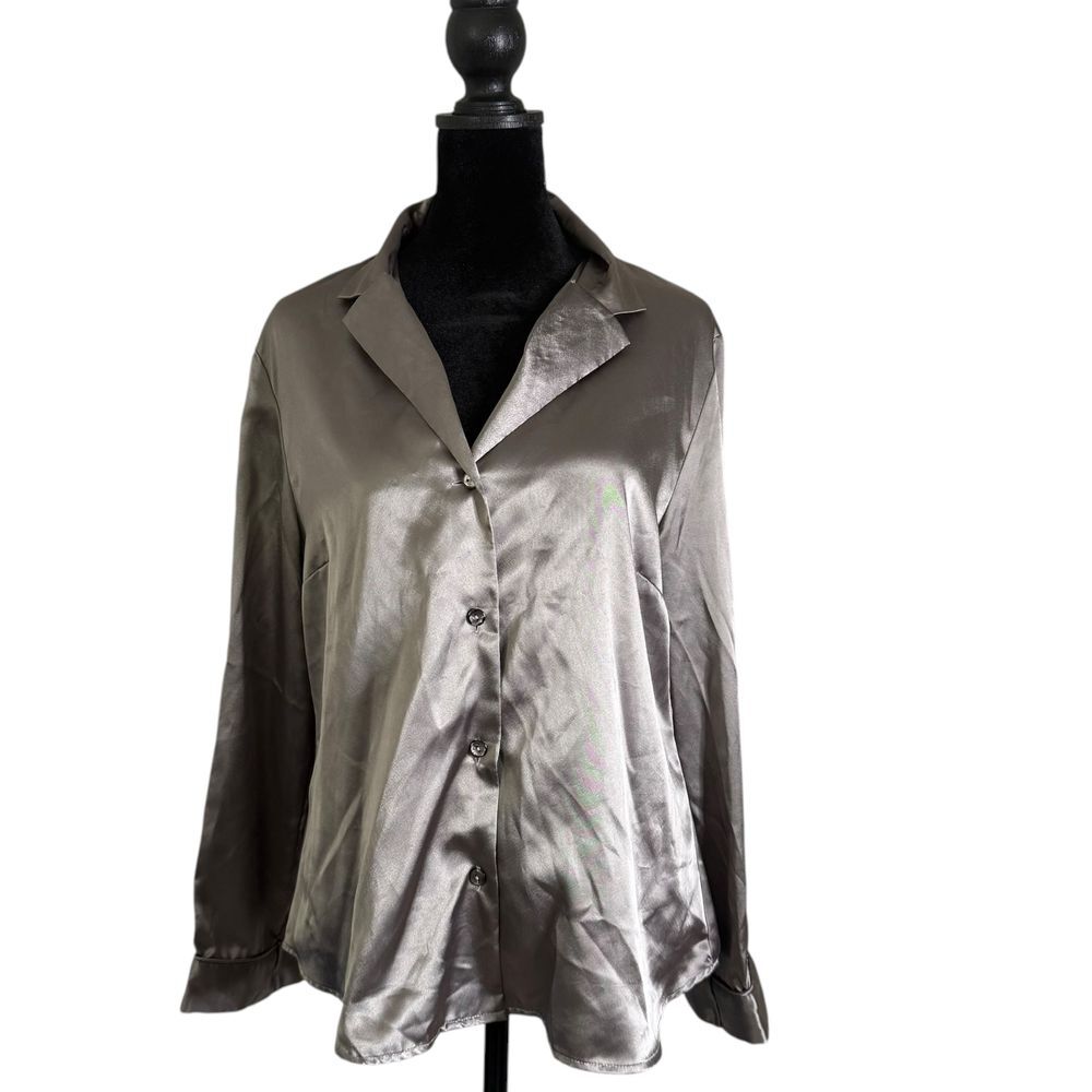 Victoria's Secret Long Sleeve‎ Pajama Shirt Loungewear Satin Top Size S Gray